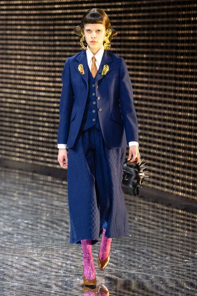 Look 27